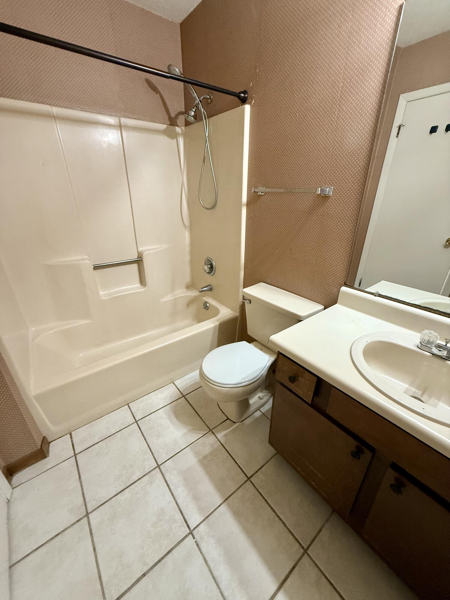 DOWNTOWNER - Residential Lease