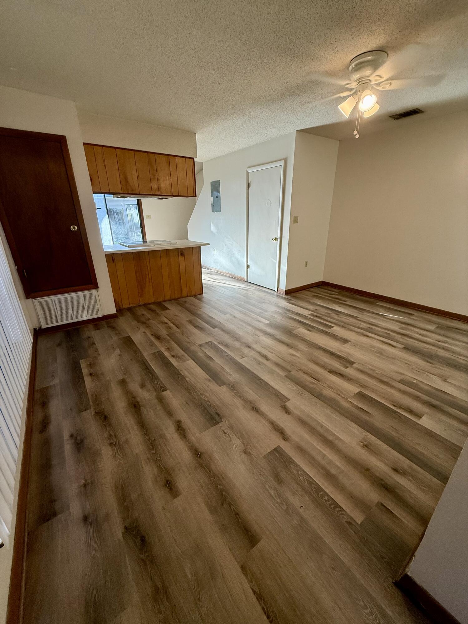 DOWNTOWNER - Residential Lease