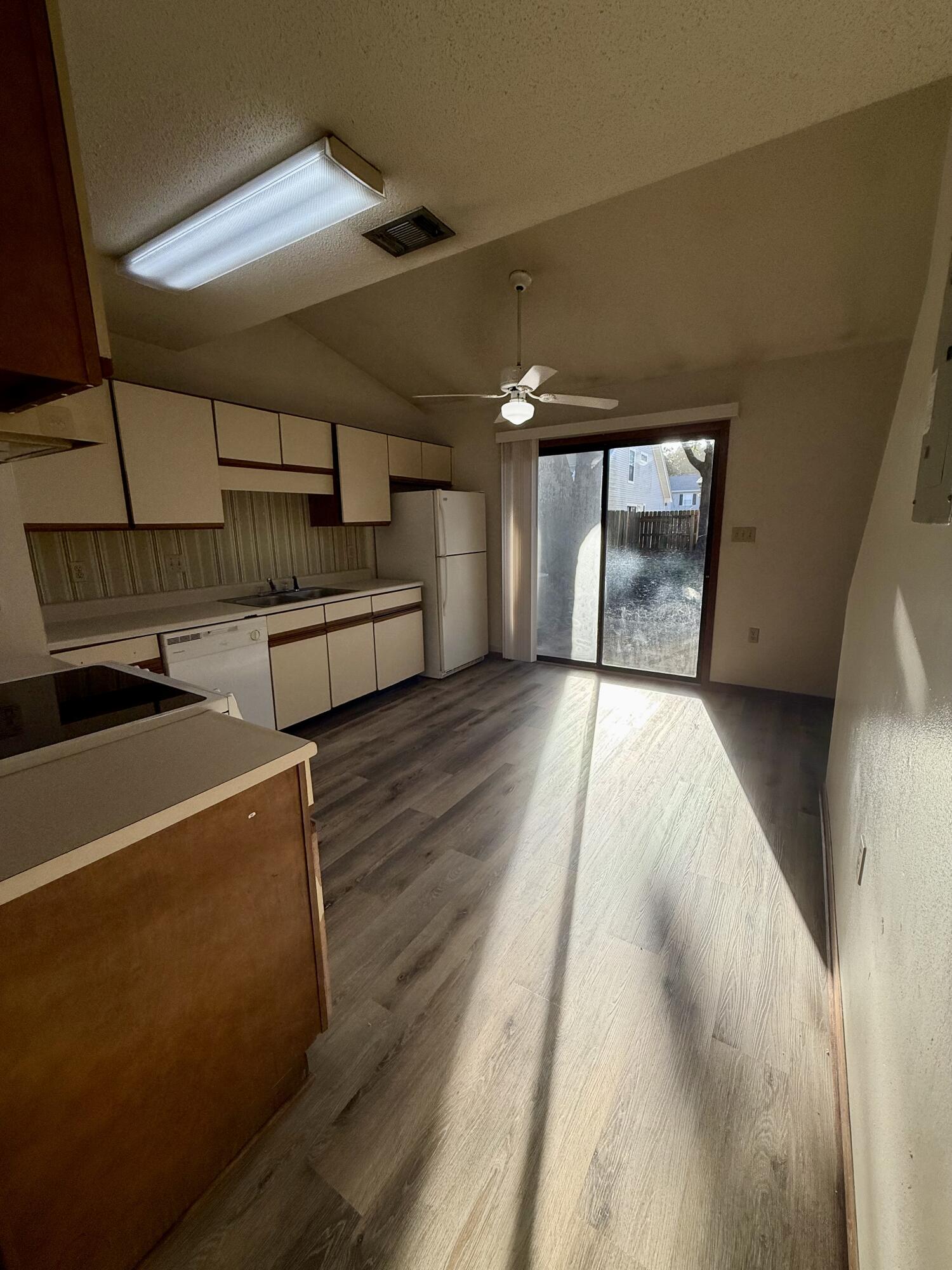 DOWNTOWNER - Residential Lease