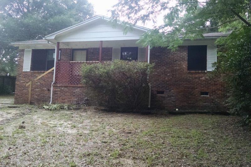 Single Story 3 bedroom 1 bathroom home on an interior lot with trees. Covered porch, dining area, breakfast bar, spacious rooms, and a covered patio. Full address: 63 Jackson Ave Valparaiso, FL 32580. Okaloosa County SD. BUYER TO VERIFY SCHOOLS, MSMTS, TAXES, HOA, ETC. NO REPRESENTATION TO VALIDITY OF INFO IS MADE. BUYER TO VERIFY ALL INFO WHEREIN. HOME SOLD AS IS WHERE IS. Bank of America, N.A. associates, household members and business partners are prohibited from purchasing REO properties, either owned or serviced by the Bank, whether directly or indirectly. Property is at auction, please see private remarks for further details.