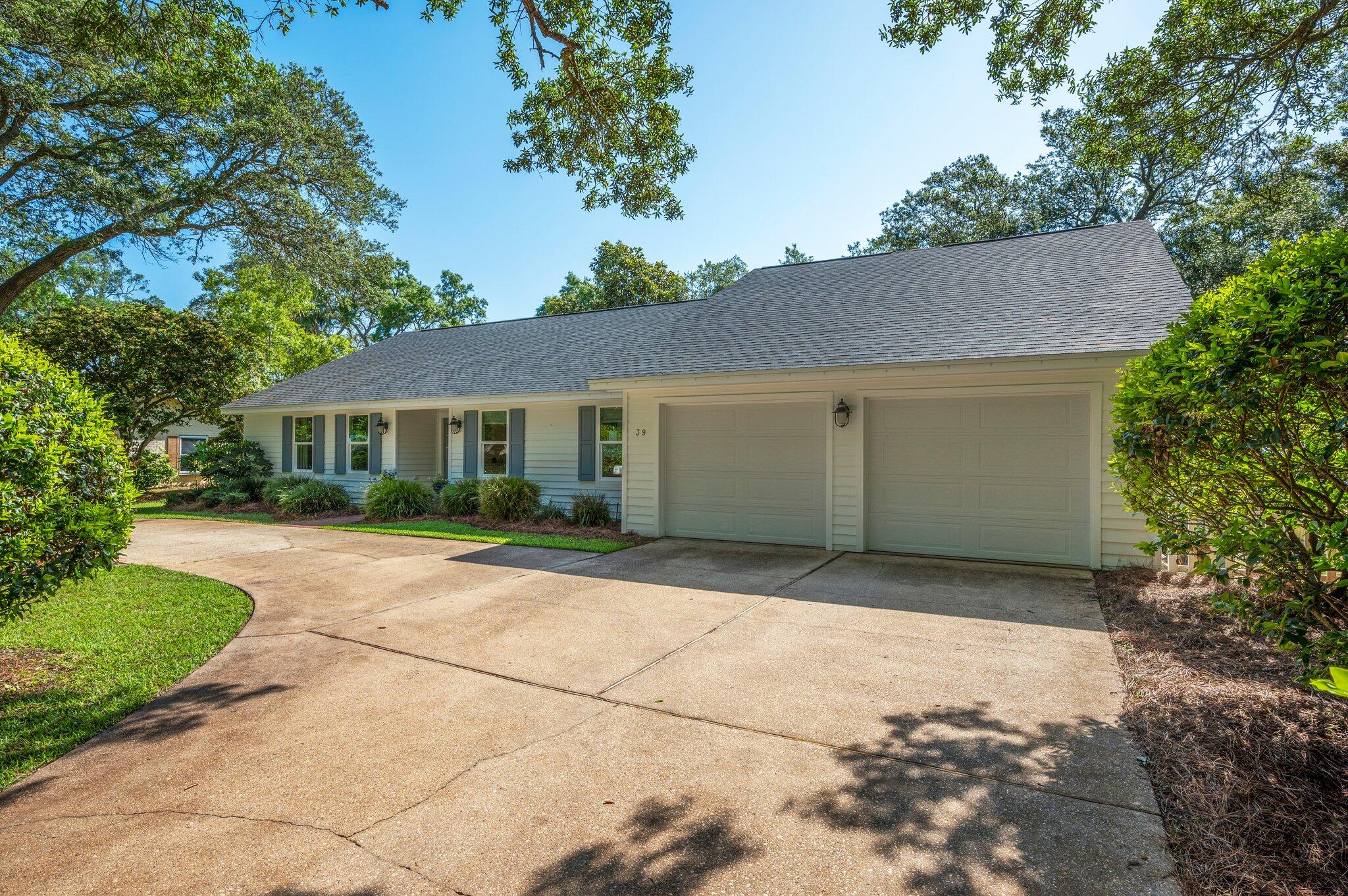 ELLIOTTS POINT - Residential