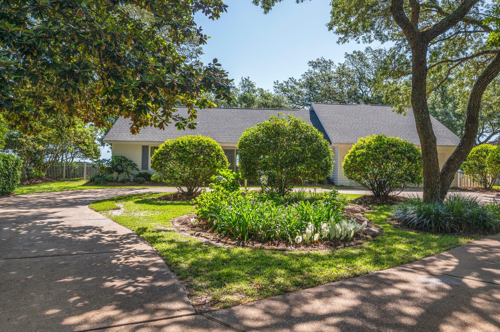 ELLIOTTS POINT - Residential