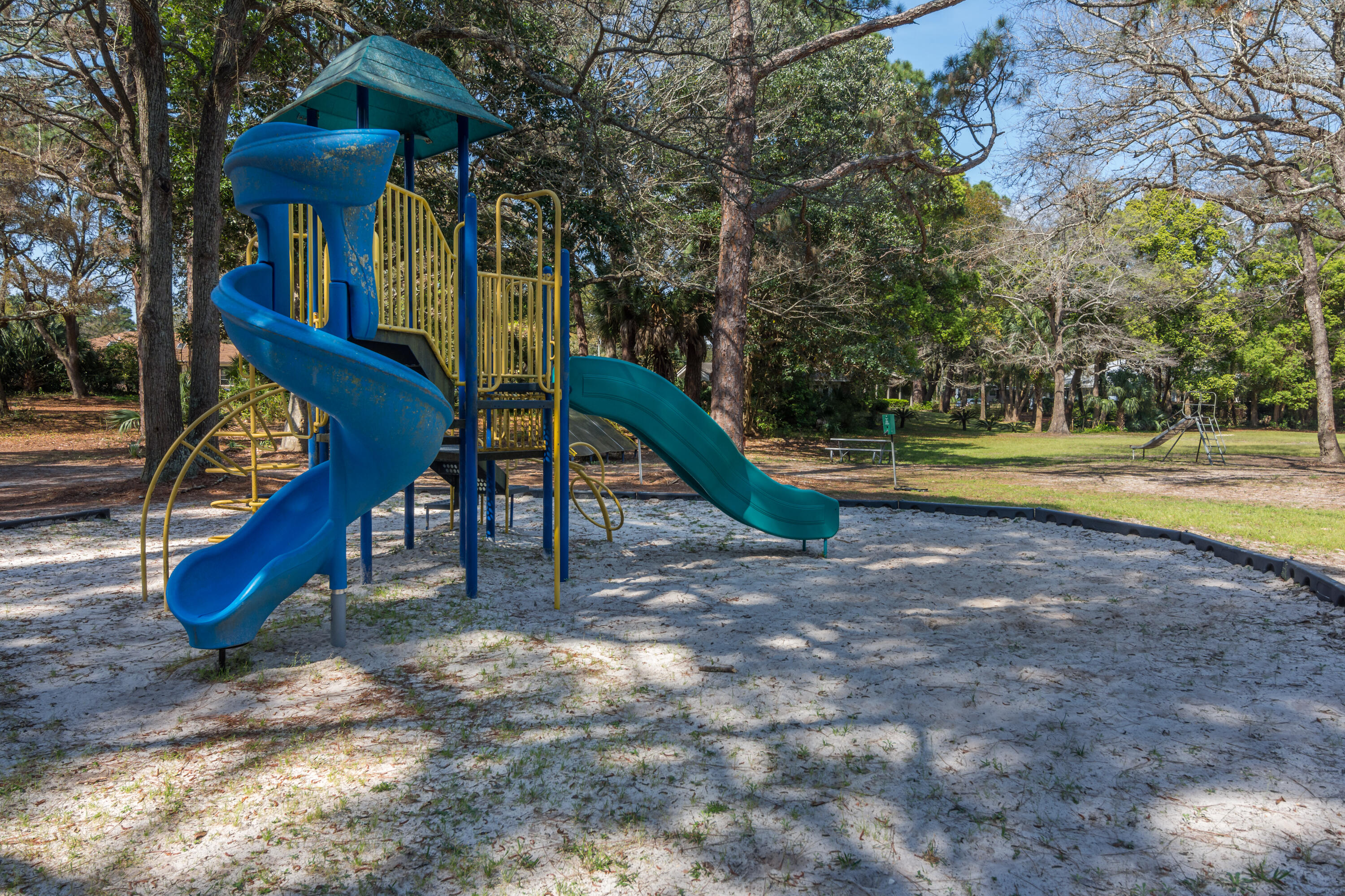 ELLIOTTS POINT - Residential