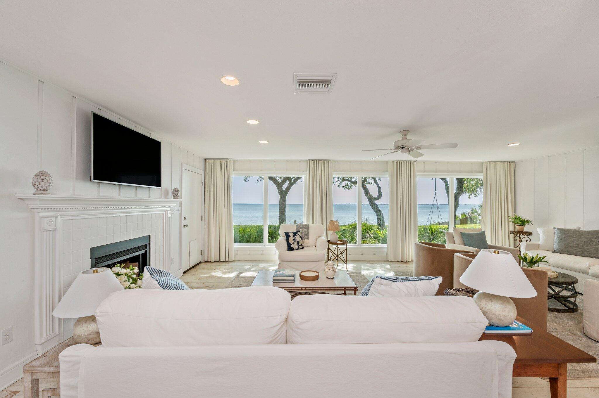 ELLIOTTS POINT - Residential