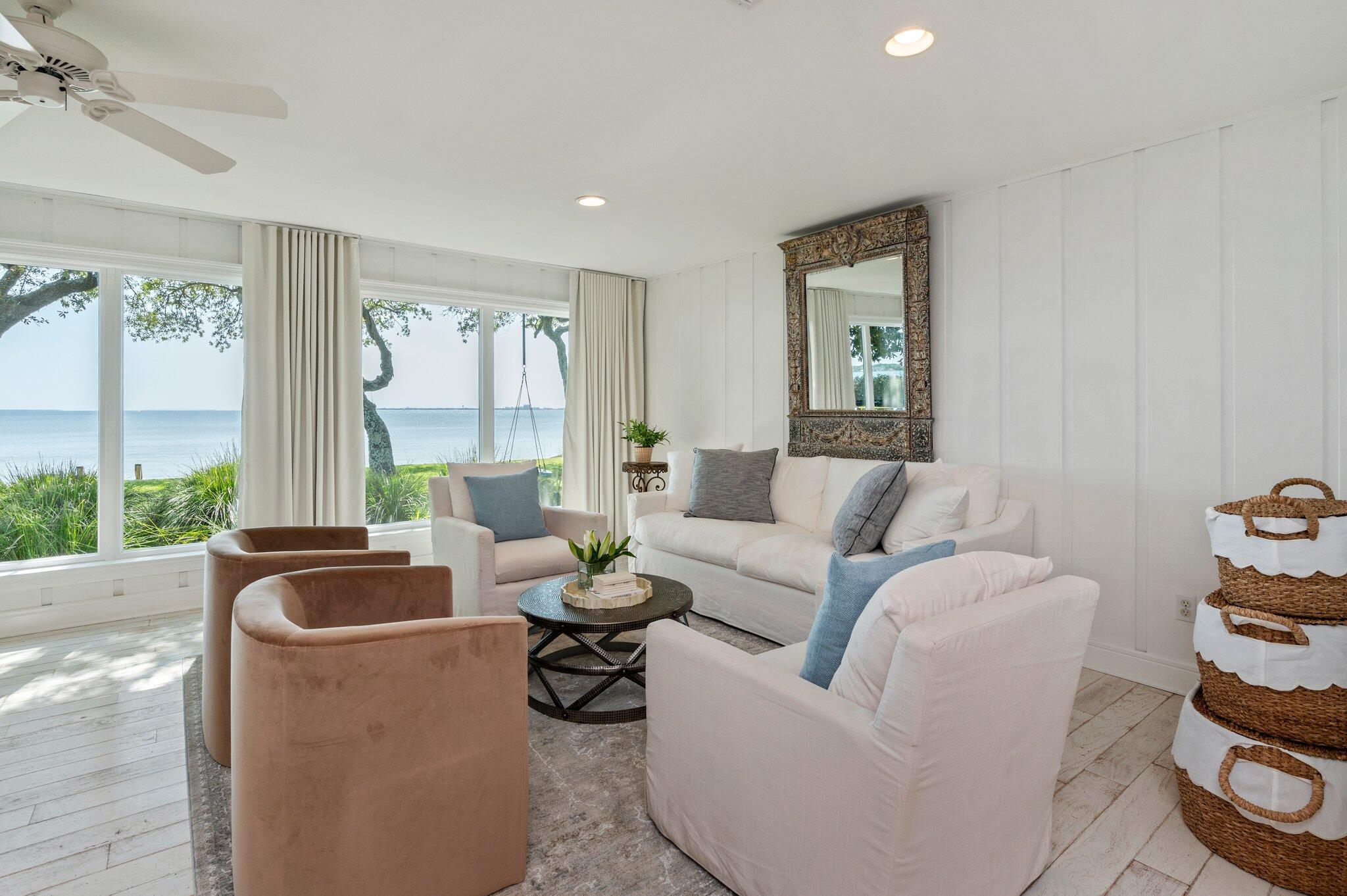 ELLIOTTS POINT - Residential