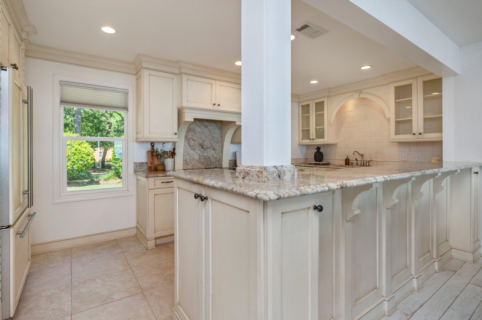 ELLIOTTS POINT - Residential