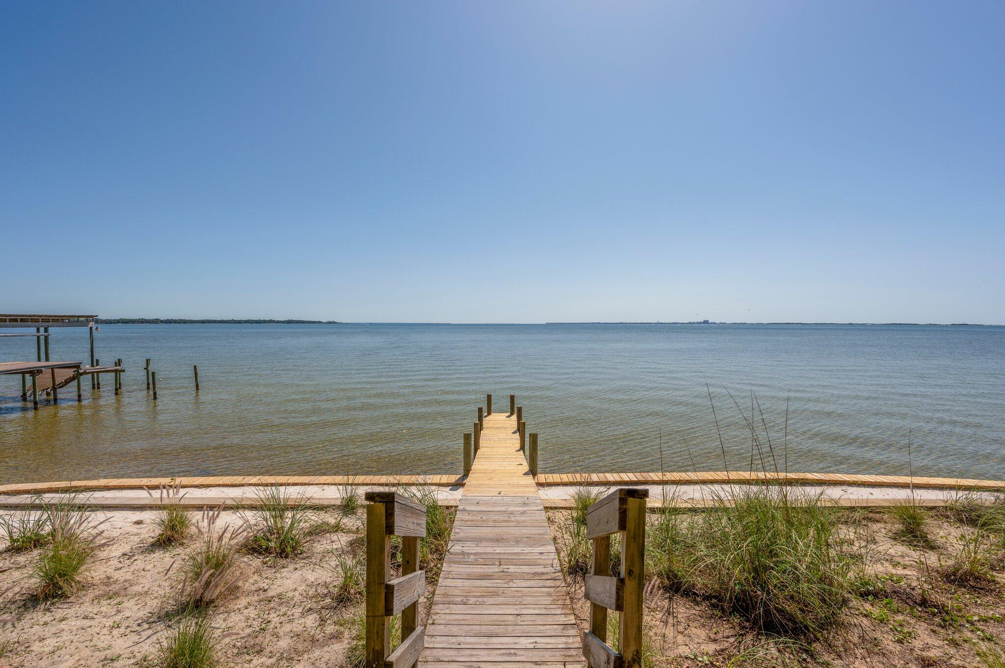 ELLIOTTS POINT - Residential