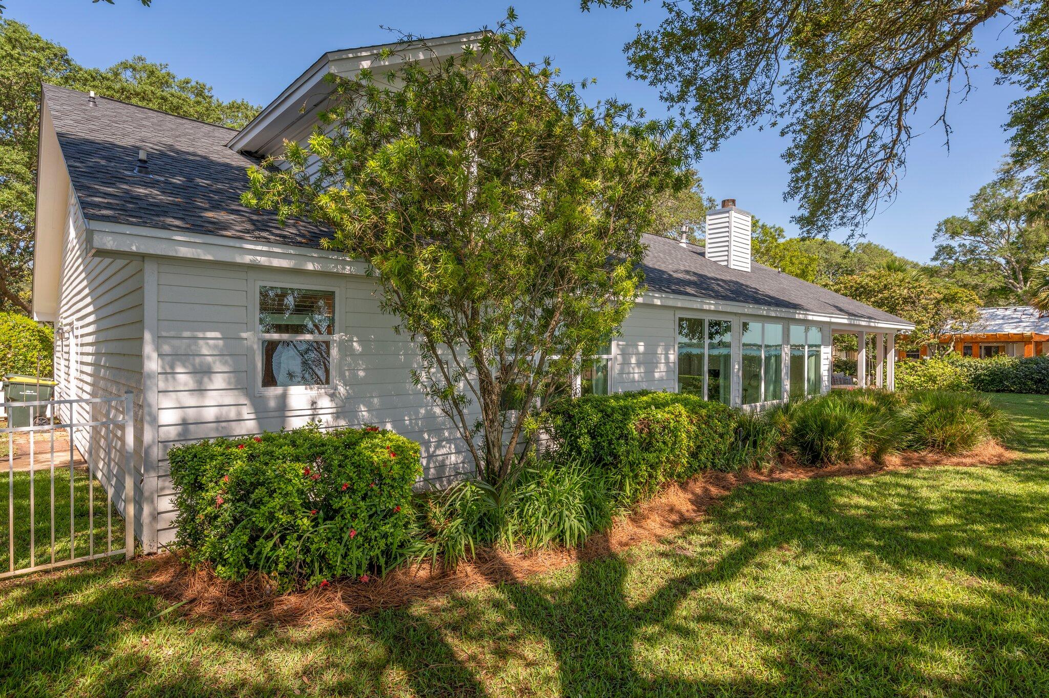 ELLIOTTS POINT - Residential