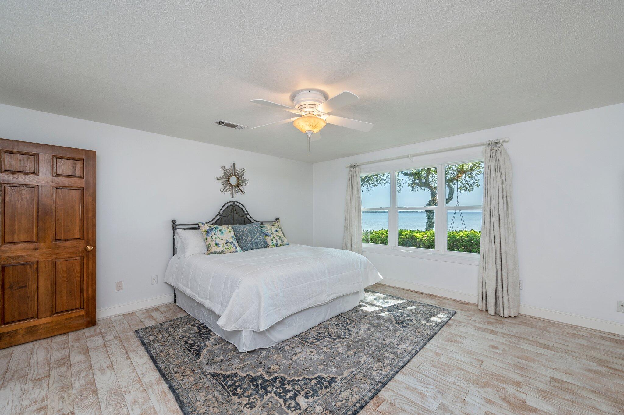 ELLIOTTS POINT - Residential