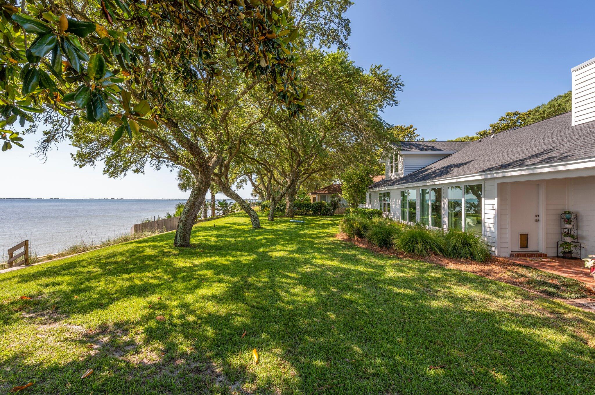 ELLIOTTS POINT - Residential