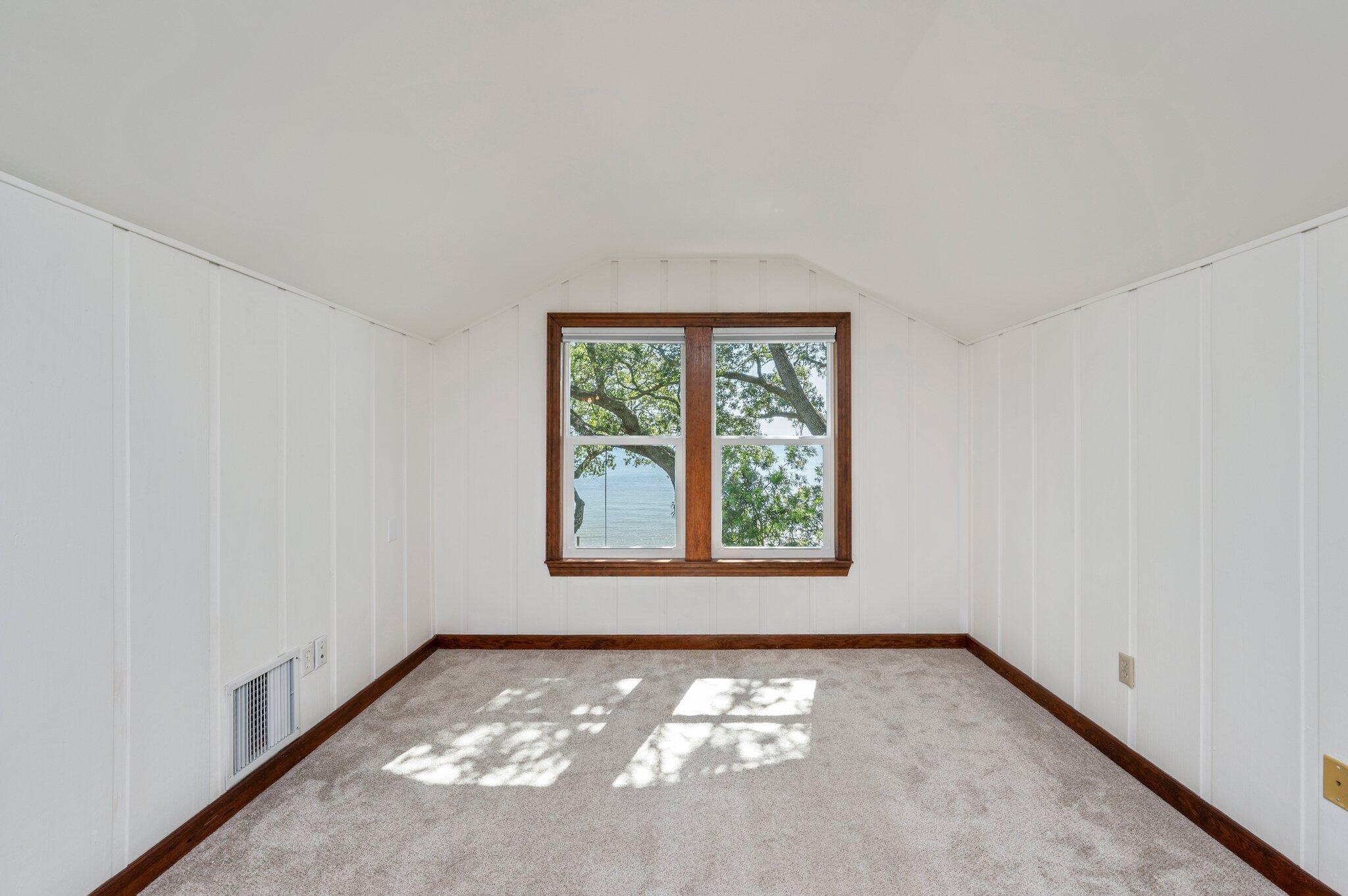 ELLIOTTS POINT - Residential