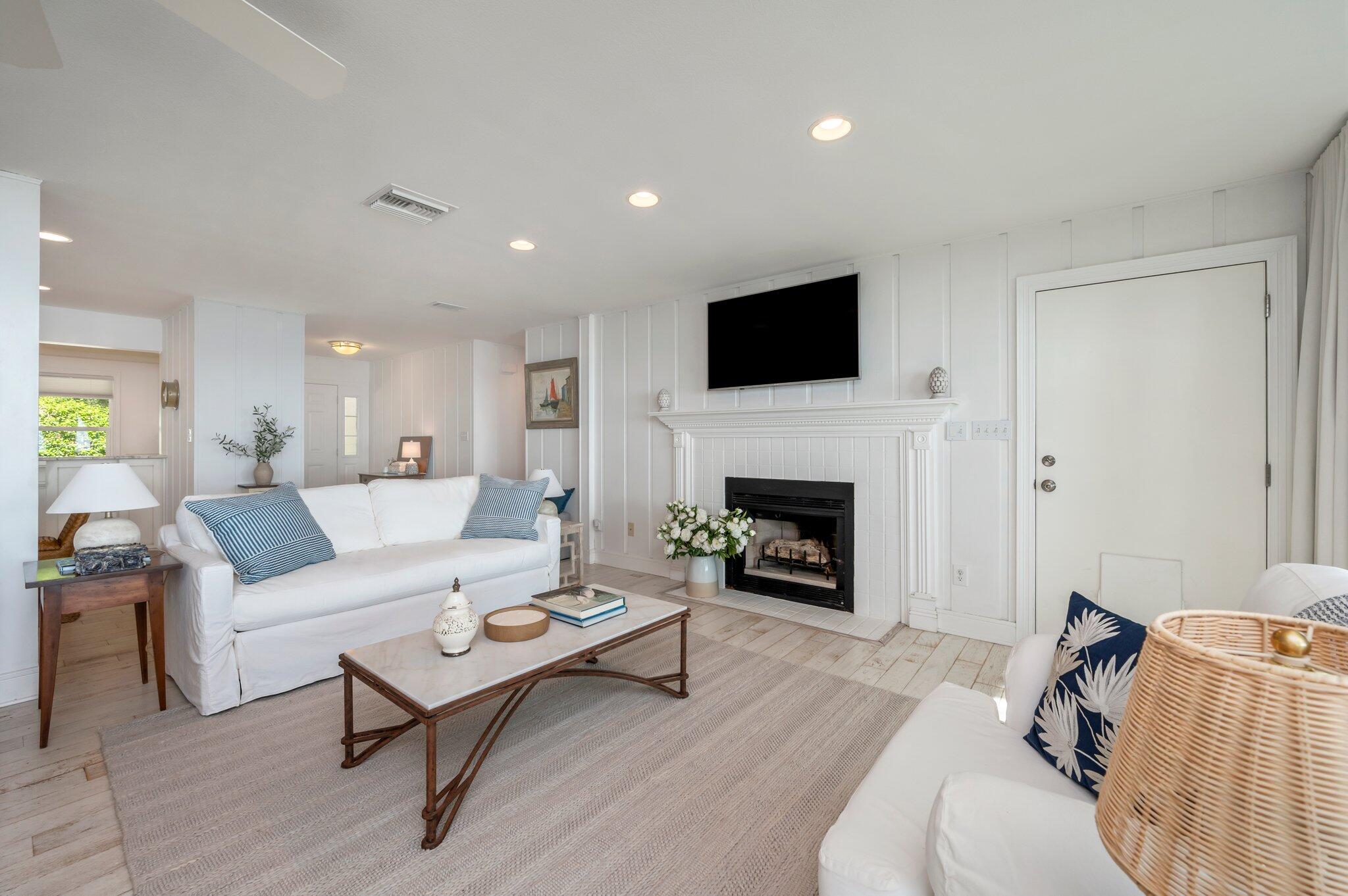 ELLIOTTS POINT - Residential