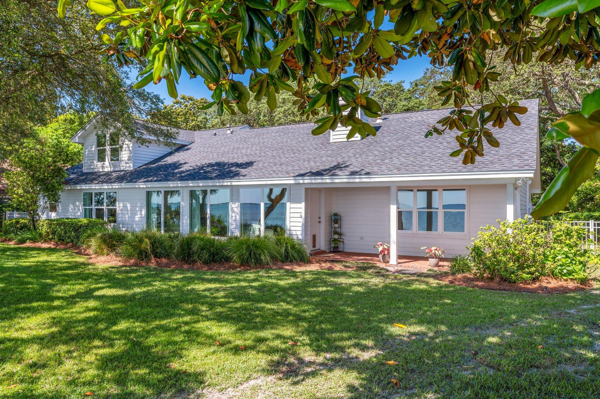 ELLIOTTS POINT - Residential