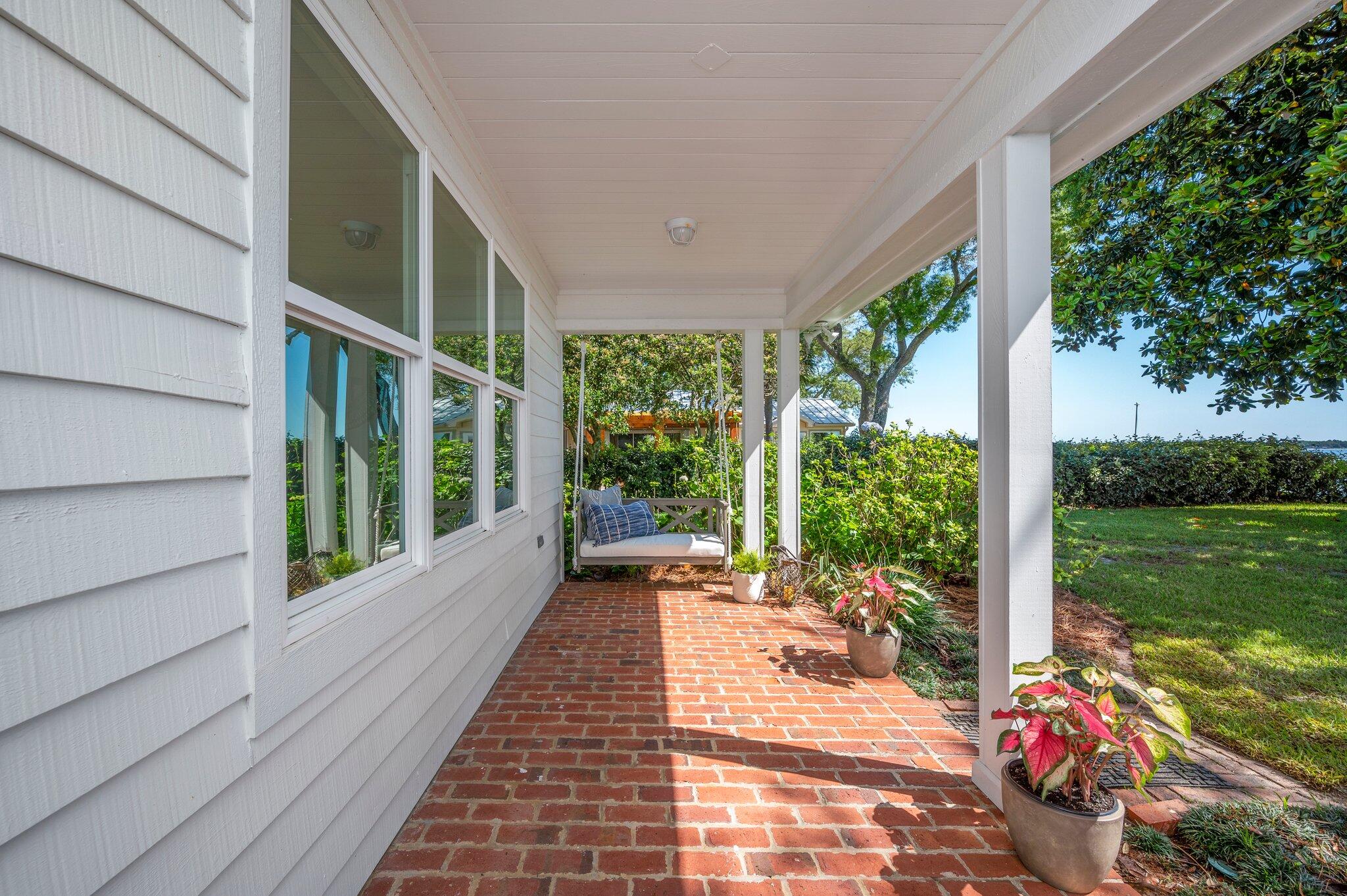 ELLIOTTS POINT - Residential