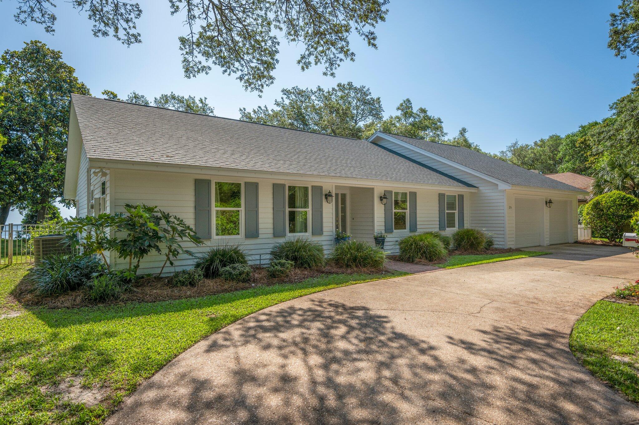 ELLIOTTS POINT - Residential