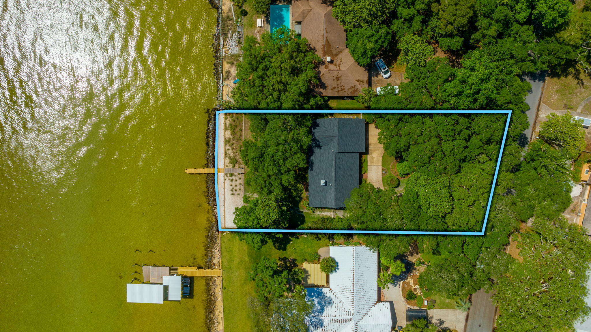 ELLIOTTS POINT - Residential
