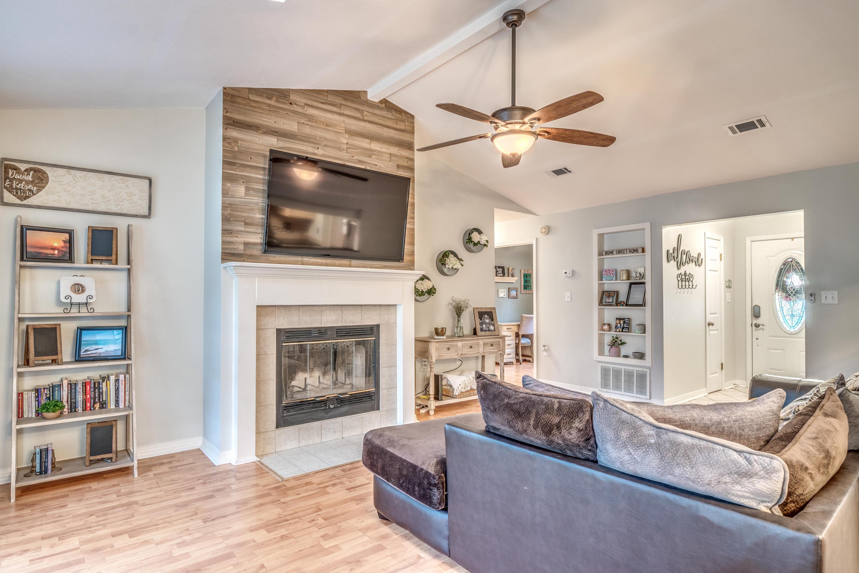 EMERALD GARDENS NORTH 1ST ADDN - Residential