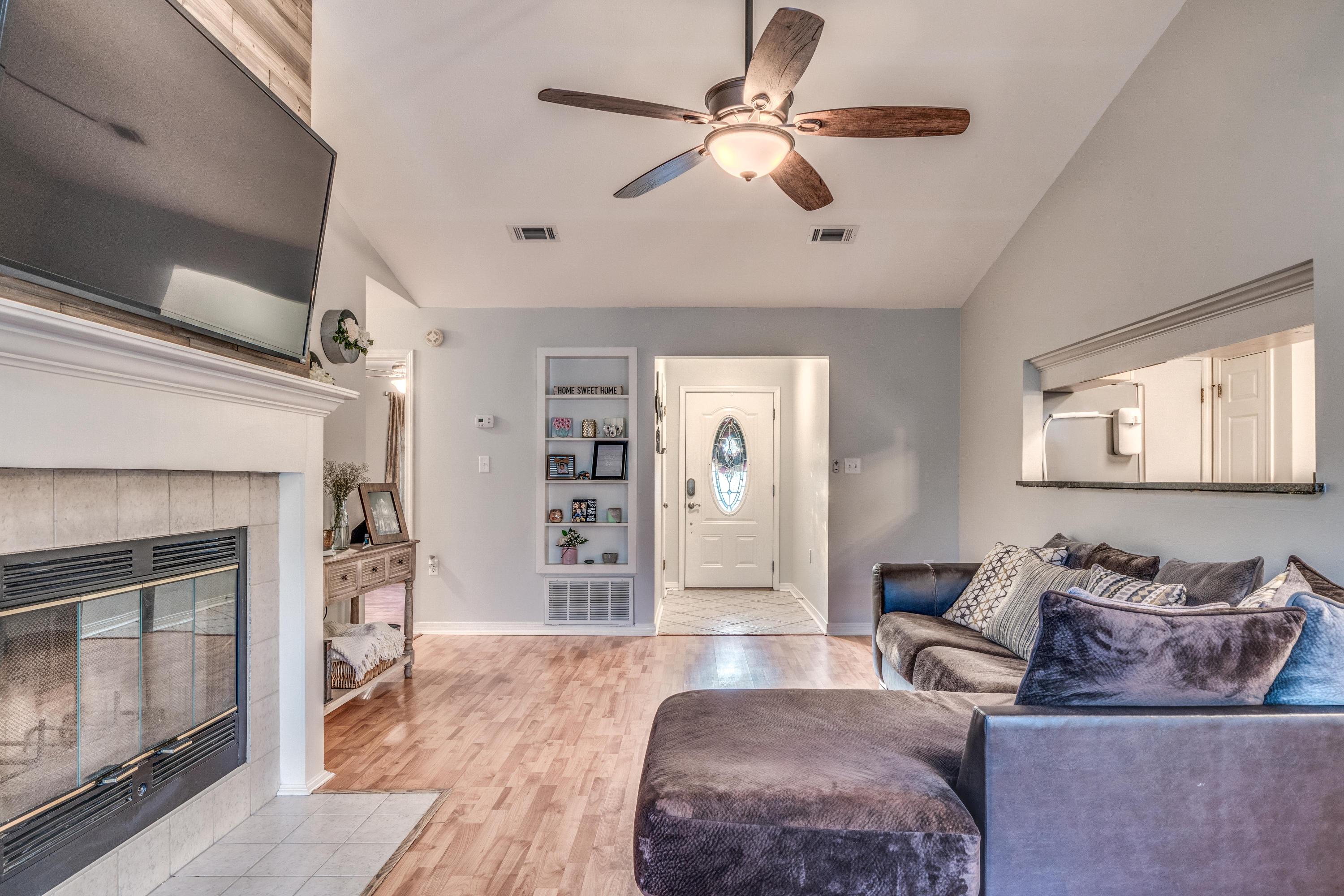 EMERALD GARDENS NORTH 1ST ADDN - Residential