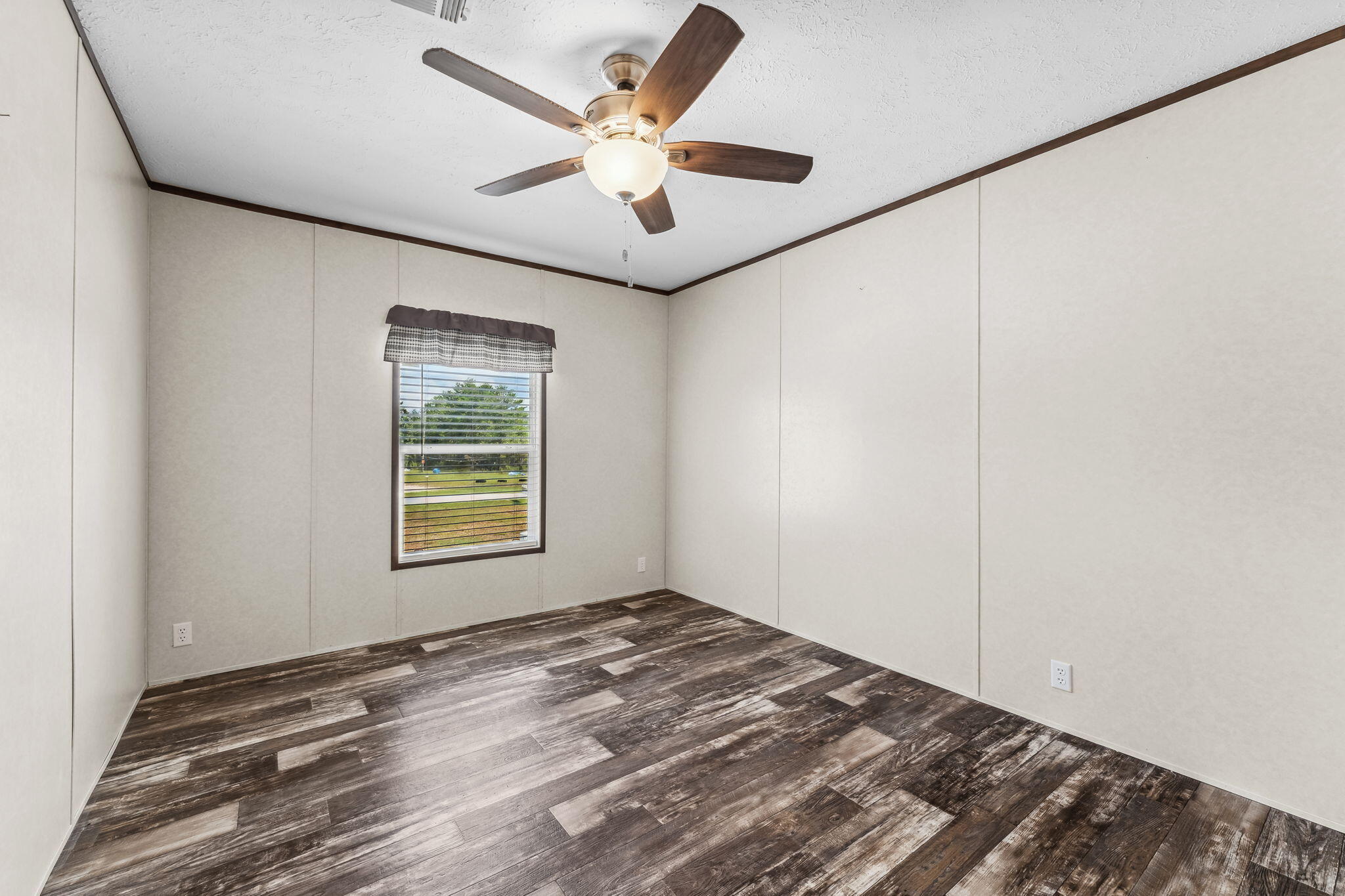 LOT 20 BLK I JUNIPER LAKE EST UNIT 6 OF OAKWOOD HILLS OR 3073-1980 OR 3158-537 - Residential