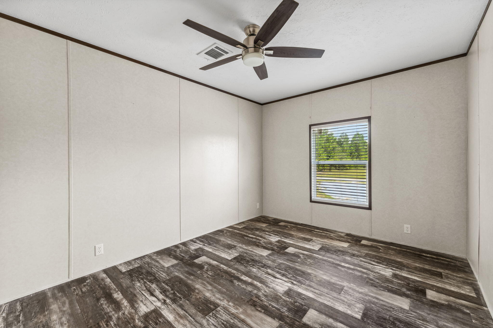 LOT 20 BLK I JUNIPER LAKE EST UNIT 6 OF OAKWOOD HILLS OR 3073-1980 OR 3158-537 - Residential