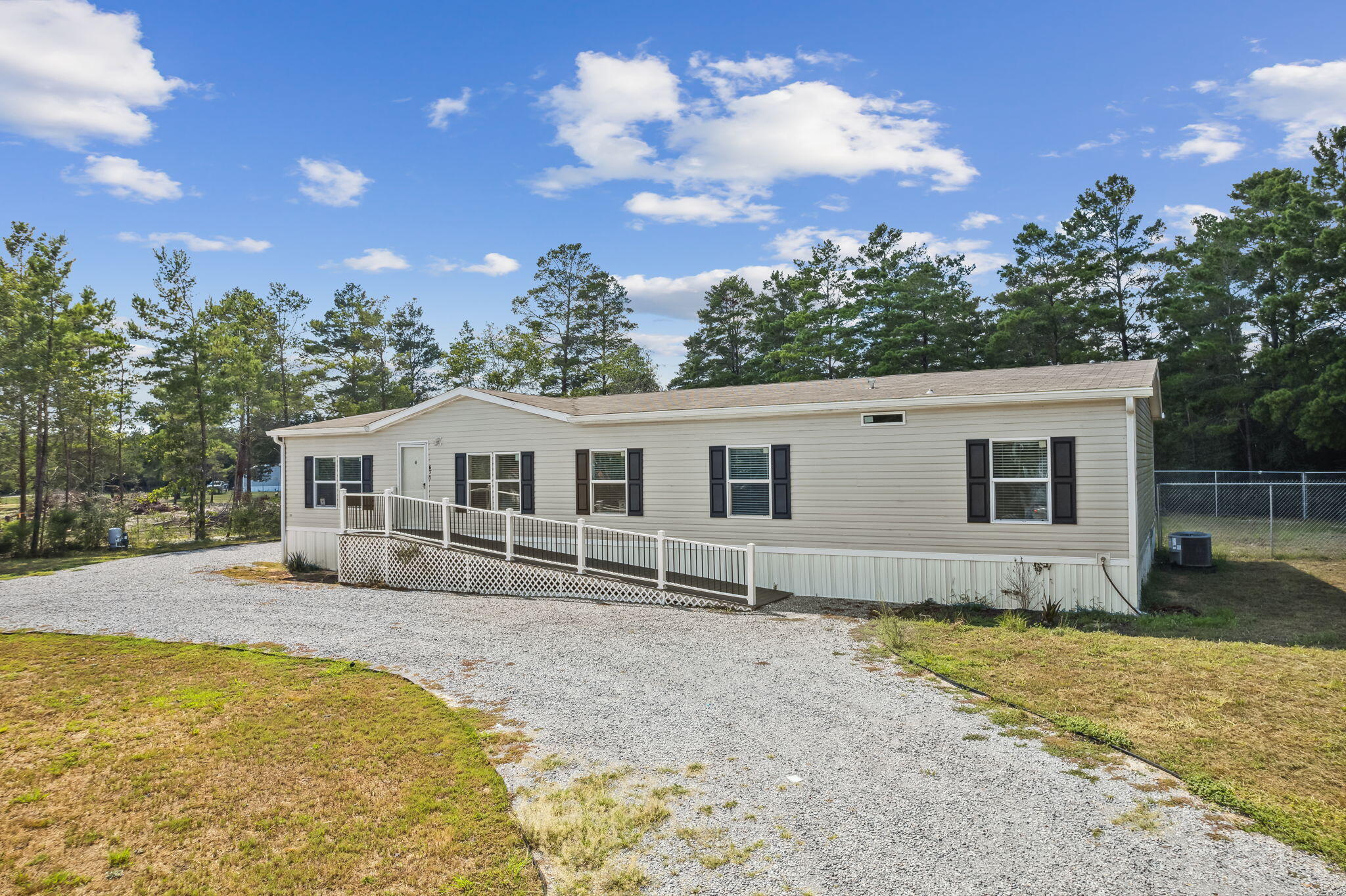 LOT 20 BLK I JUNIPER LAKE EST UNIT 6 OF OAKWOOD HILLS OR 3073-1980 OR 3158-537 - Residential