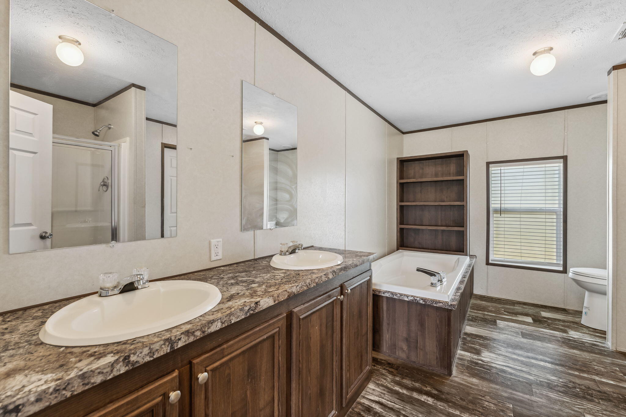 LOT 20 BLK I JUNIPER LAKE EST UNIT 6 OF OAKWOOD HILLS OR 3073-1980 OR 3158-537 - Residential
