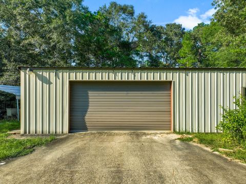 A home in DeFuniak Springs