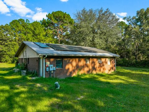 A home in DeFuniak Springs