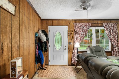 A home in DeFuniak Springs