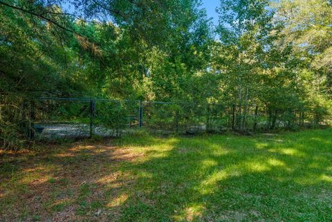 A home in DeFuniak Springs