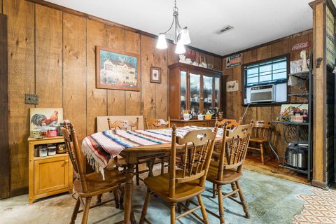 A home in DeFuniak Springs