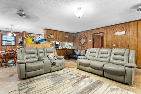 A home in DeFuniak Springs