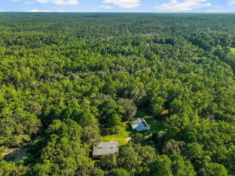 A home in DeFuniak Springs