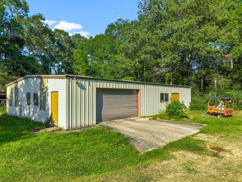 A home in DeFuniak Springs