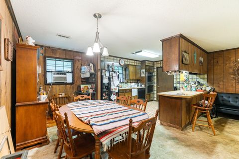 A home in DeFuniak Springs