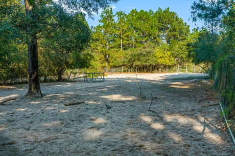 A home in DeFuniak Springs