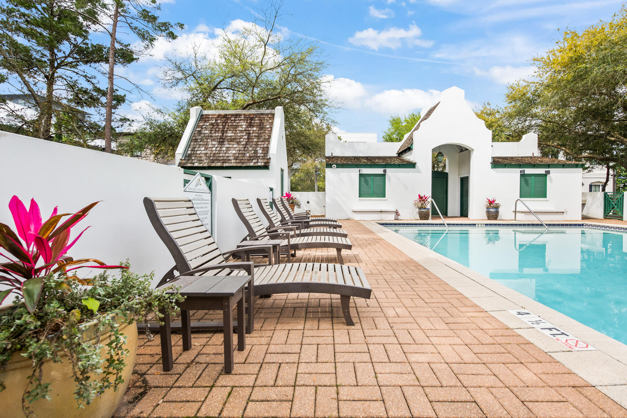 PINECREST - Residential