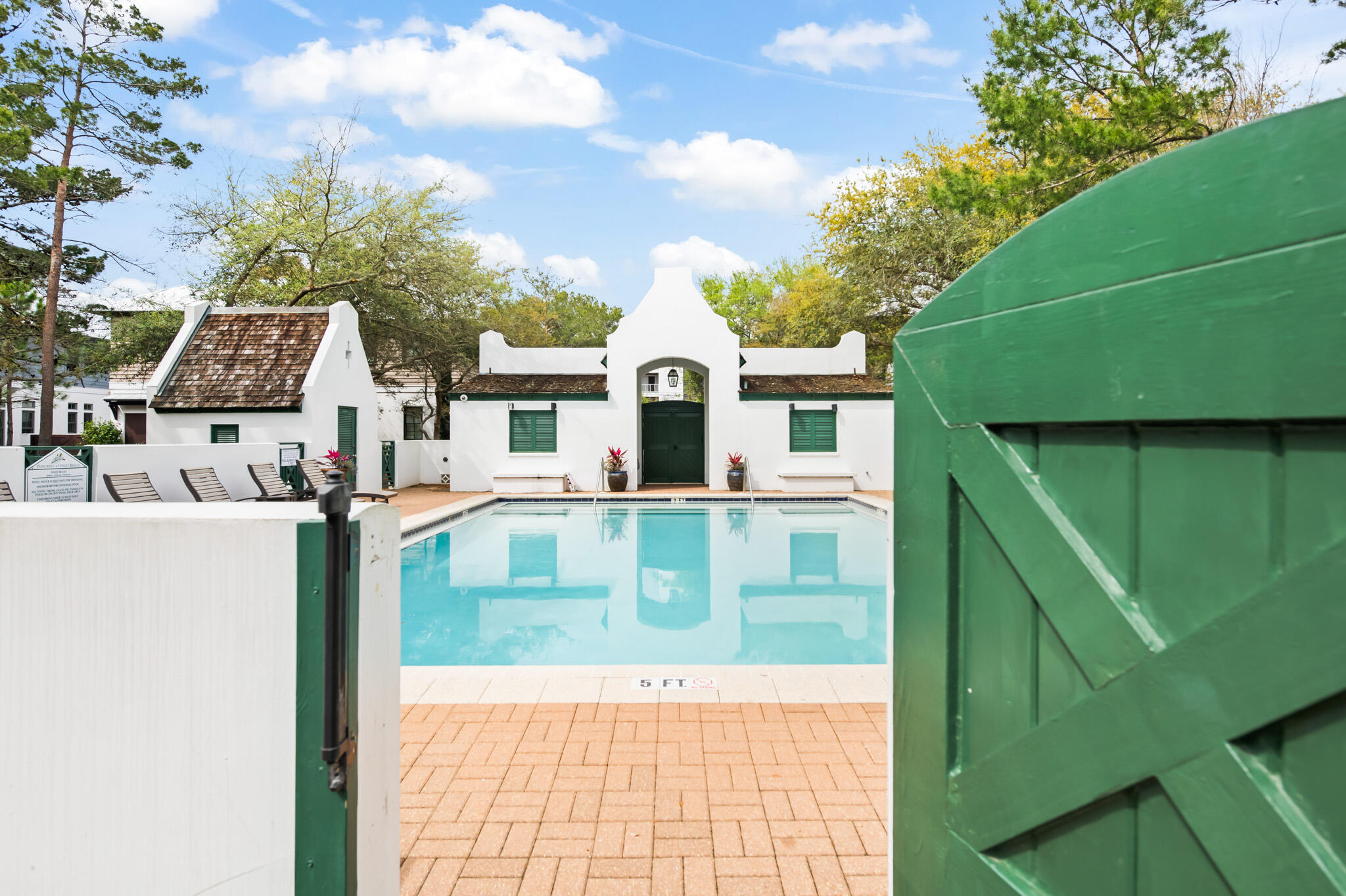 PINECREST - Residential