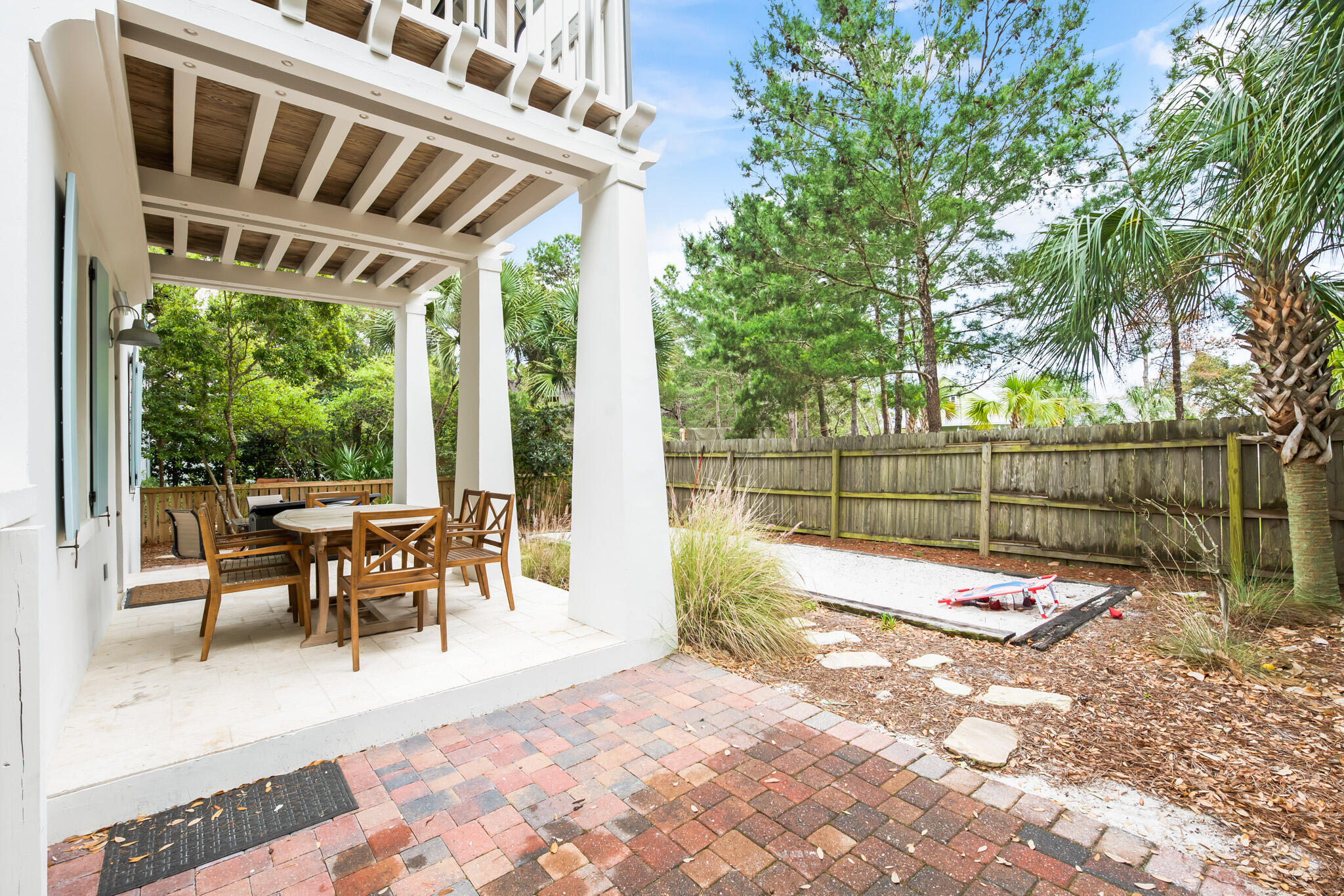 PINECREST - Residential