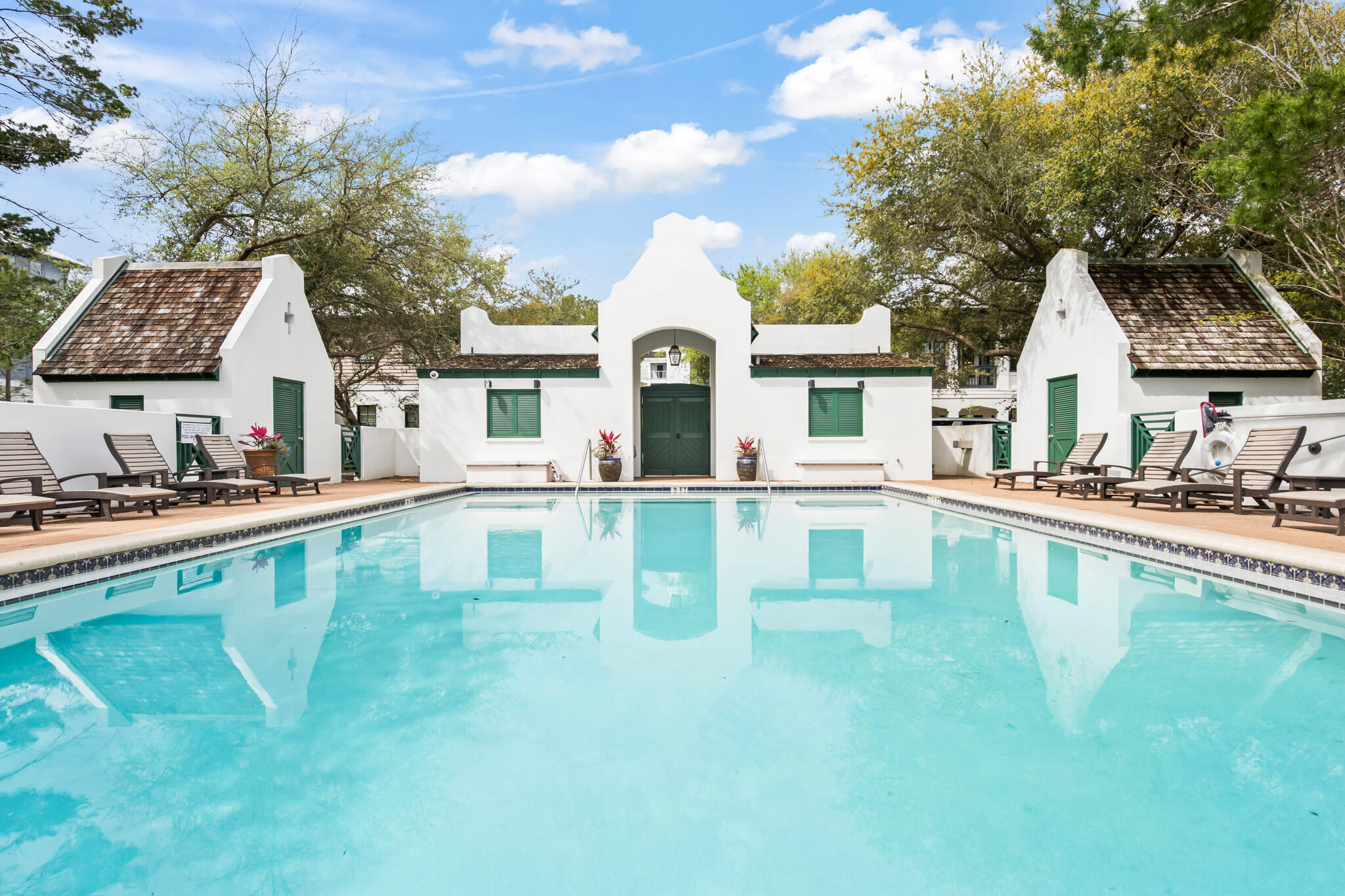 PINECREST - Residential