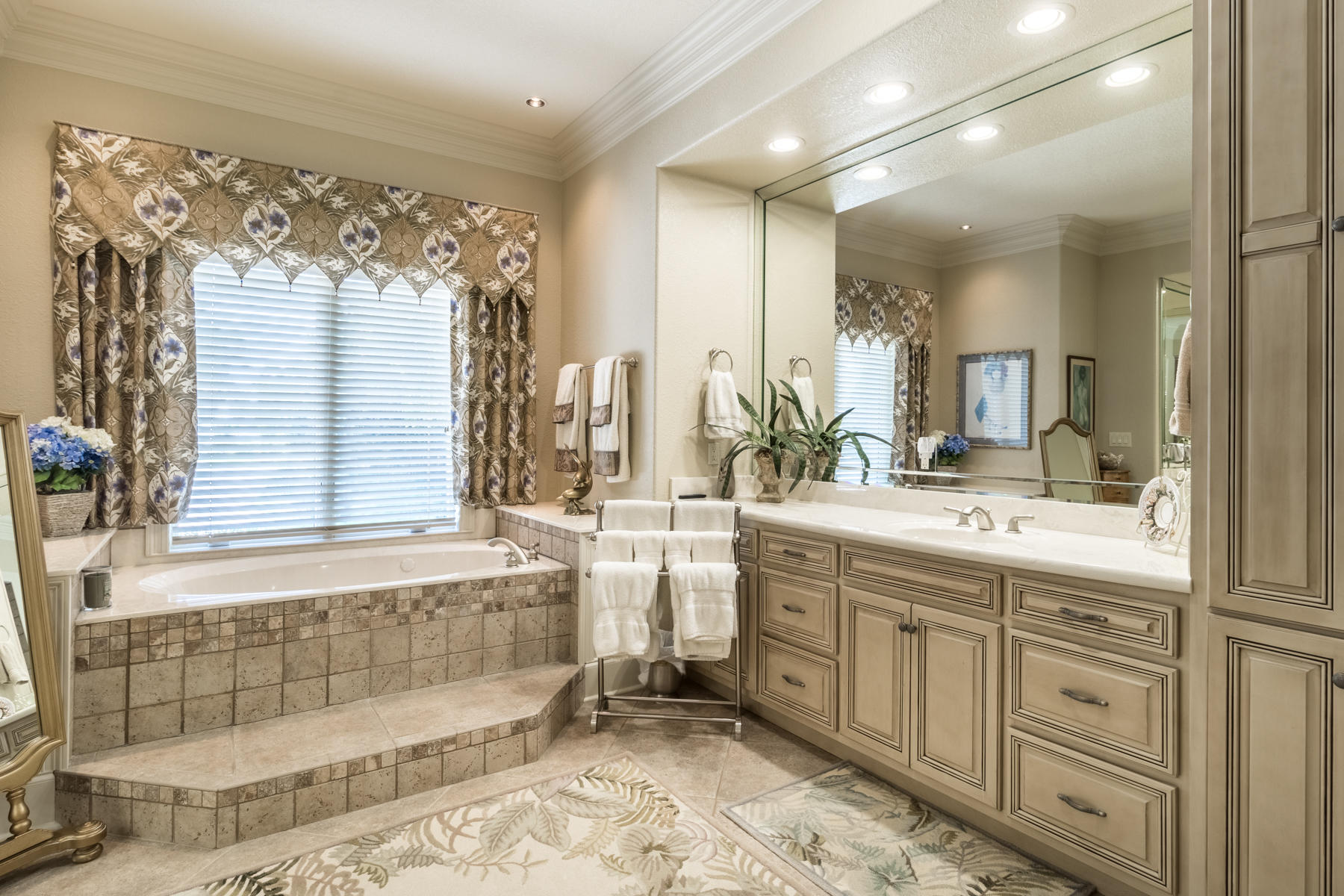 REGATTA BAY - Residential