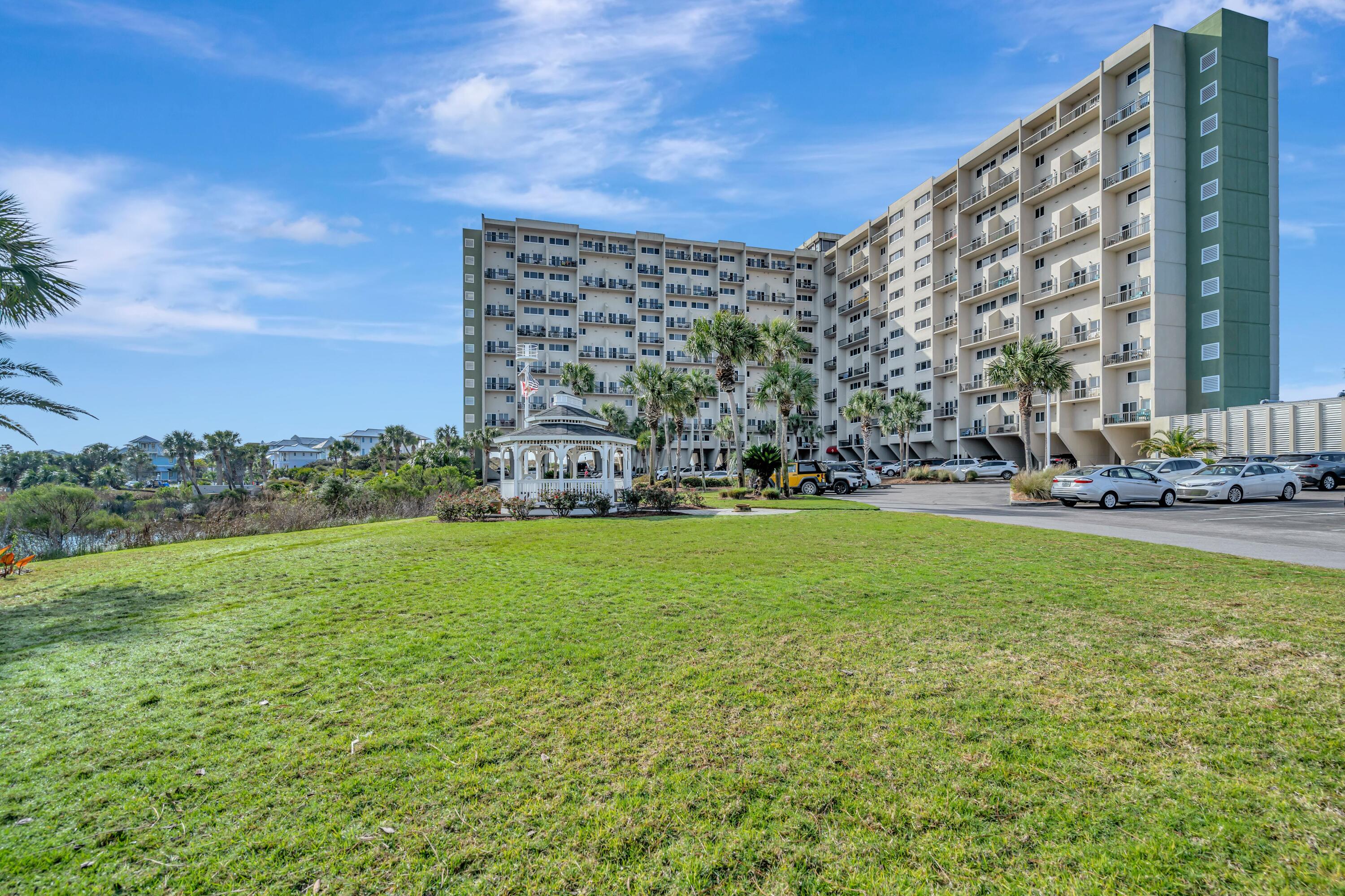 PINNACLE PORT - Residential