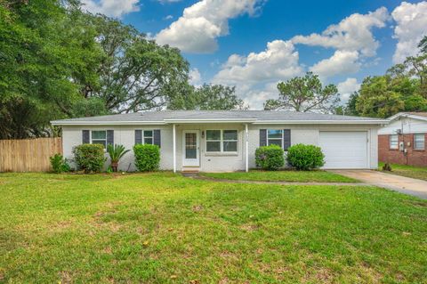 Photo of 713 Gibbs Avenue, Fort Walton Beach, FL 32547 (MLS # 988913)