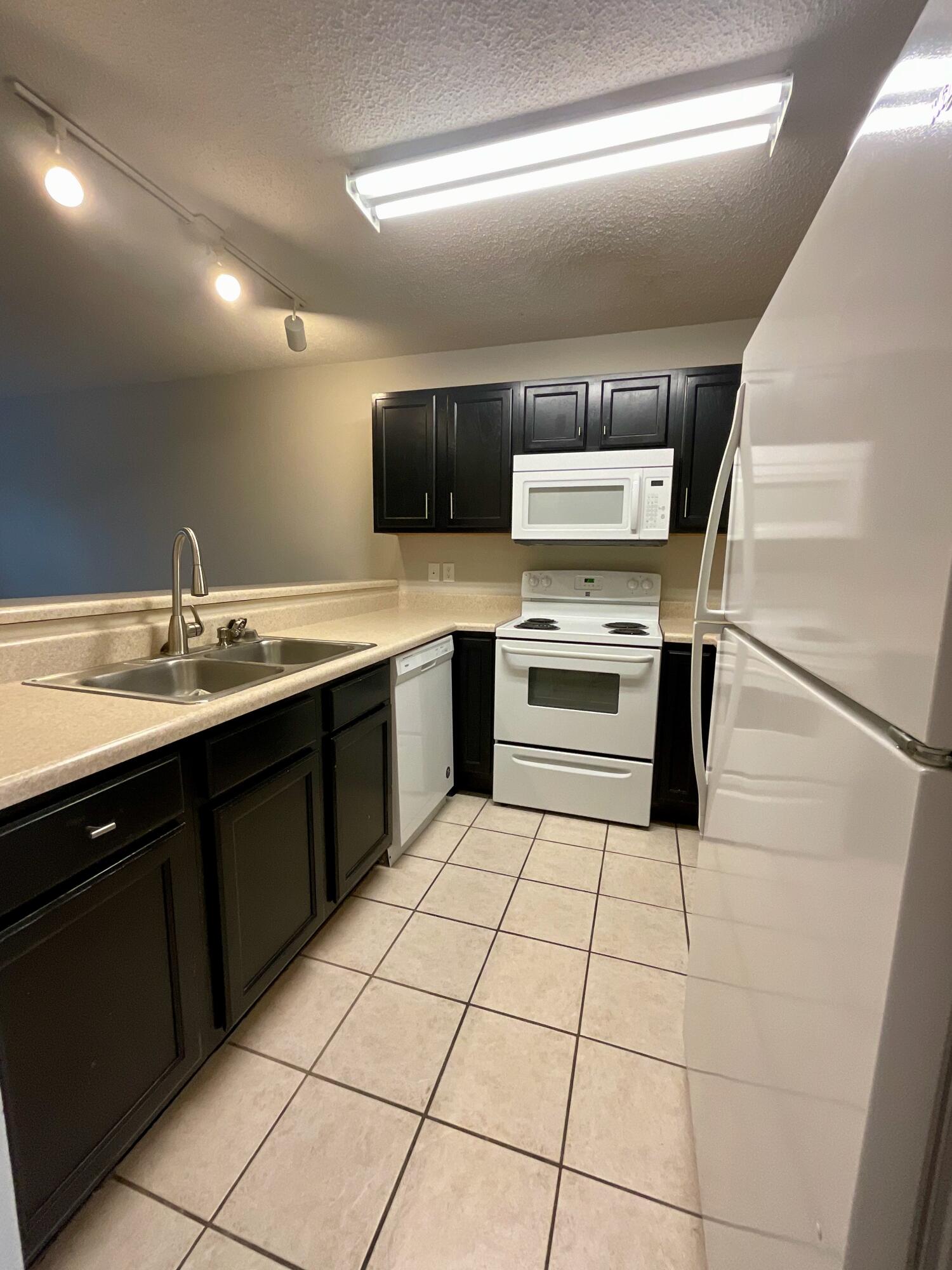 OAK PARK TOWNHOMES - Residential