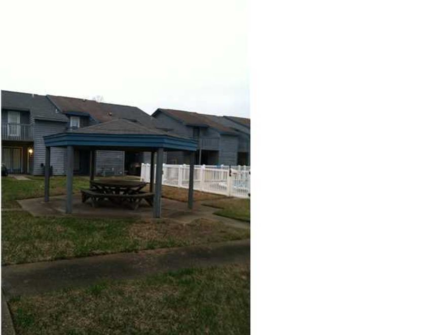 Price reduction. Fixer upper, needs TLC. Cute 2 bedroom 1.5 bath townhome in Fort Walton Beach. This is an end unit! Complex has a nice pool. Complex is located between both bases, easy access to shopping and the beaches too! pictures show this unit as partially furnished...it is not, it is unfurnished. There is a washer and dryer in the unit, it conveys AS IS. Buyer to verify room sizes. This is not a short sale or REO. Unit is AS IS.