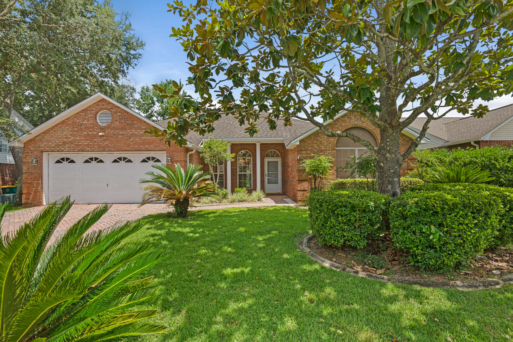 Four bedroom home in the desirable neighborhood of Bluewater Bay. This gem in Hidden Lakes is ready for you to make it your own! It's split floor plan, spacious living and kitchen areas are perfect for family life and entertaining. Call today to see this great home!
