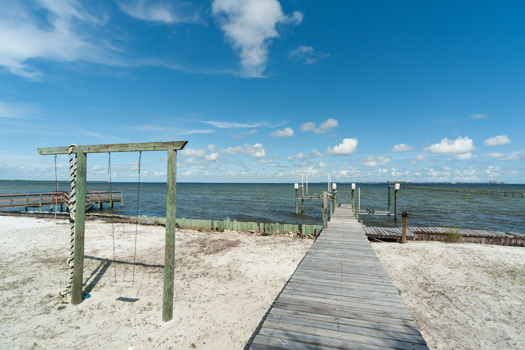 LAKE LORRAINE ESTATES - Residential