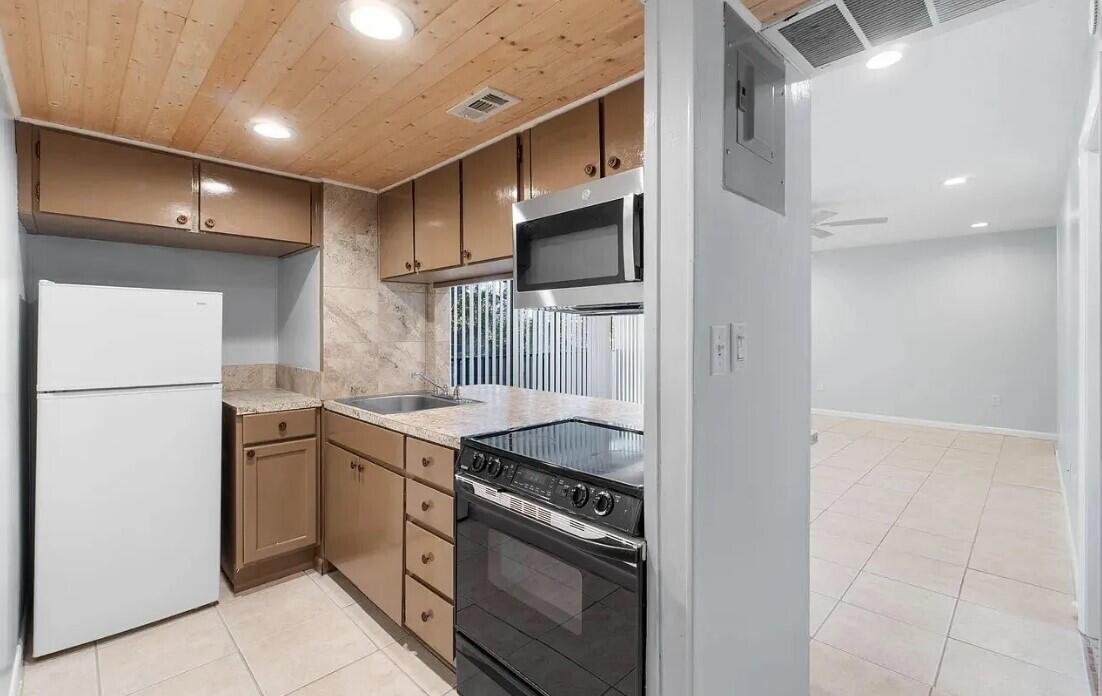 SPANISH VILLAS CONDO - Residential Lease