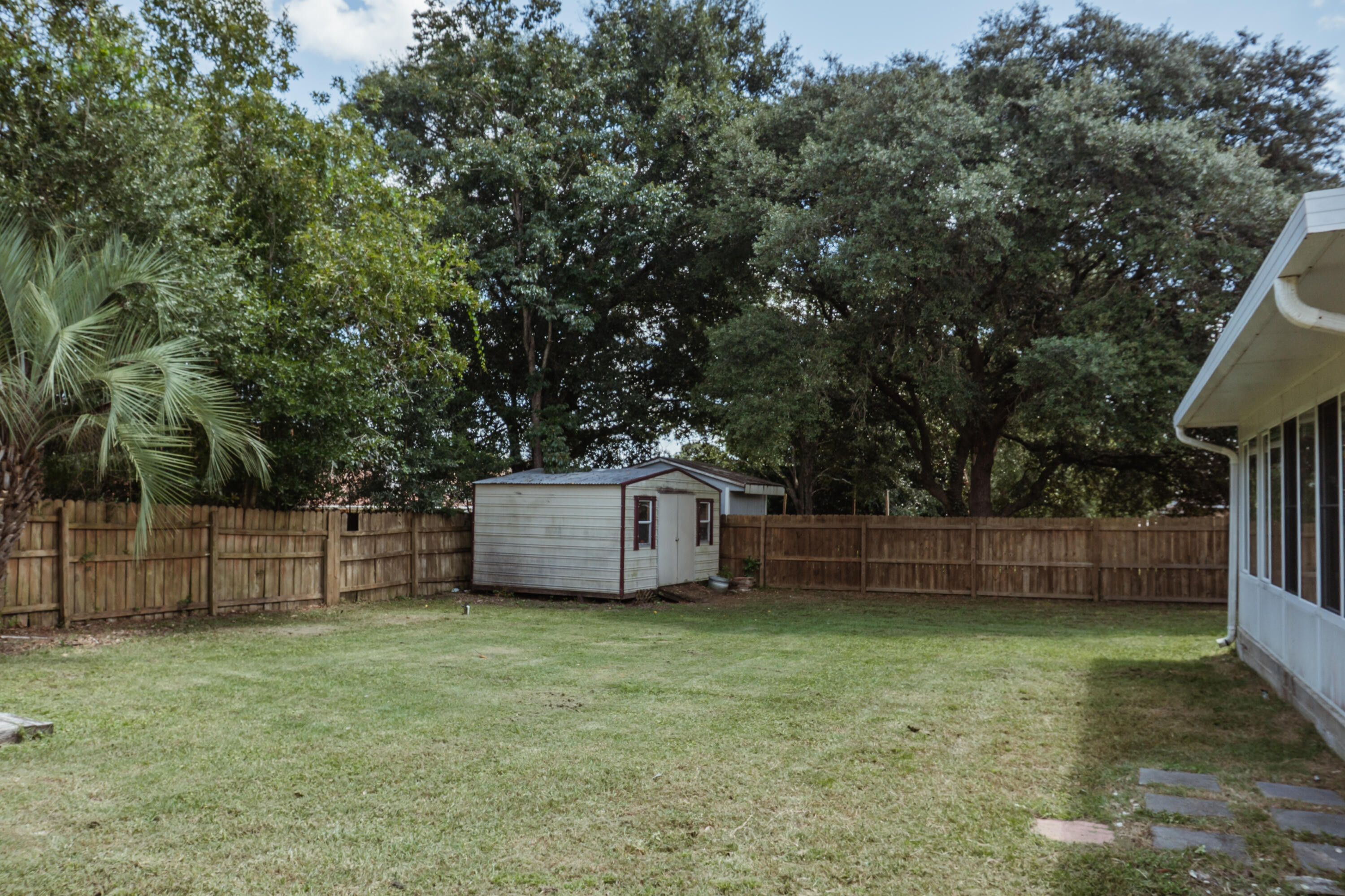 CHEROKEE BEND S/D PH 2 - Residential Lease