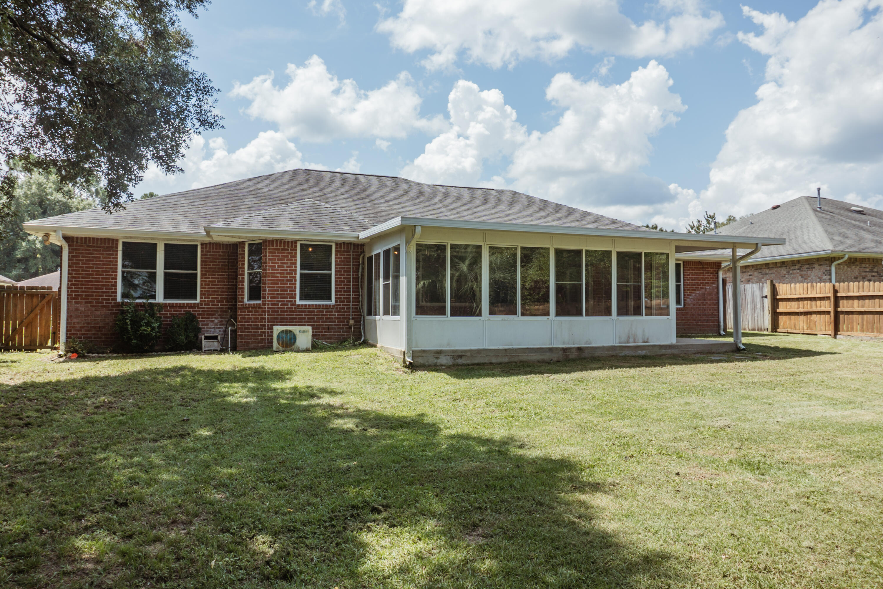 CHEROKEE BEND S/D PH 2 - Residential Lease